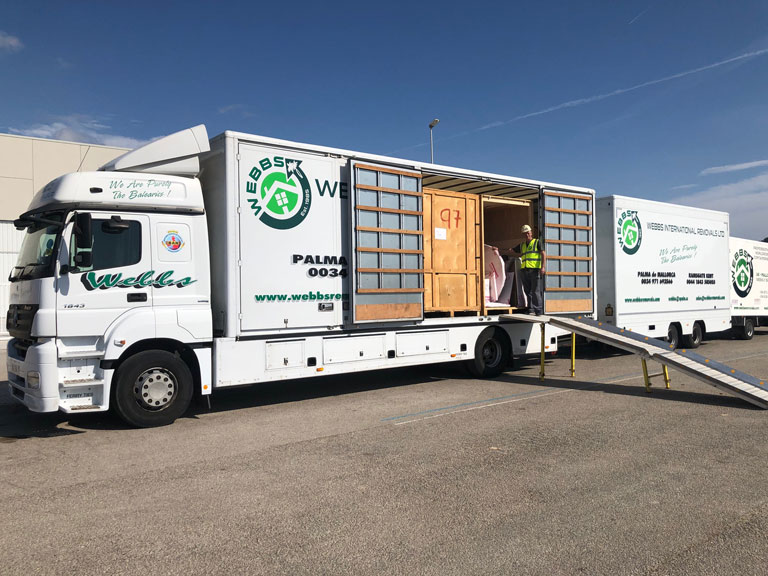 Removal vehicles to Mallorca